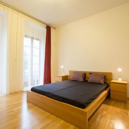 Elegant Apartment With Free Garage In The Center Of Прага Экстерьер фото