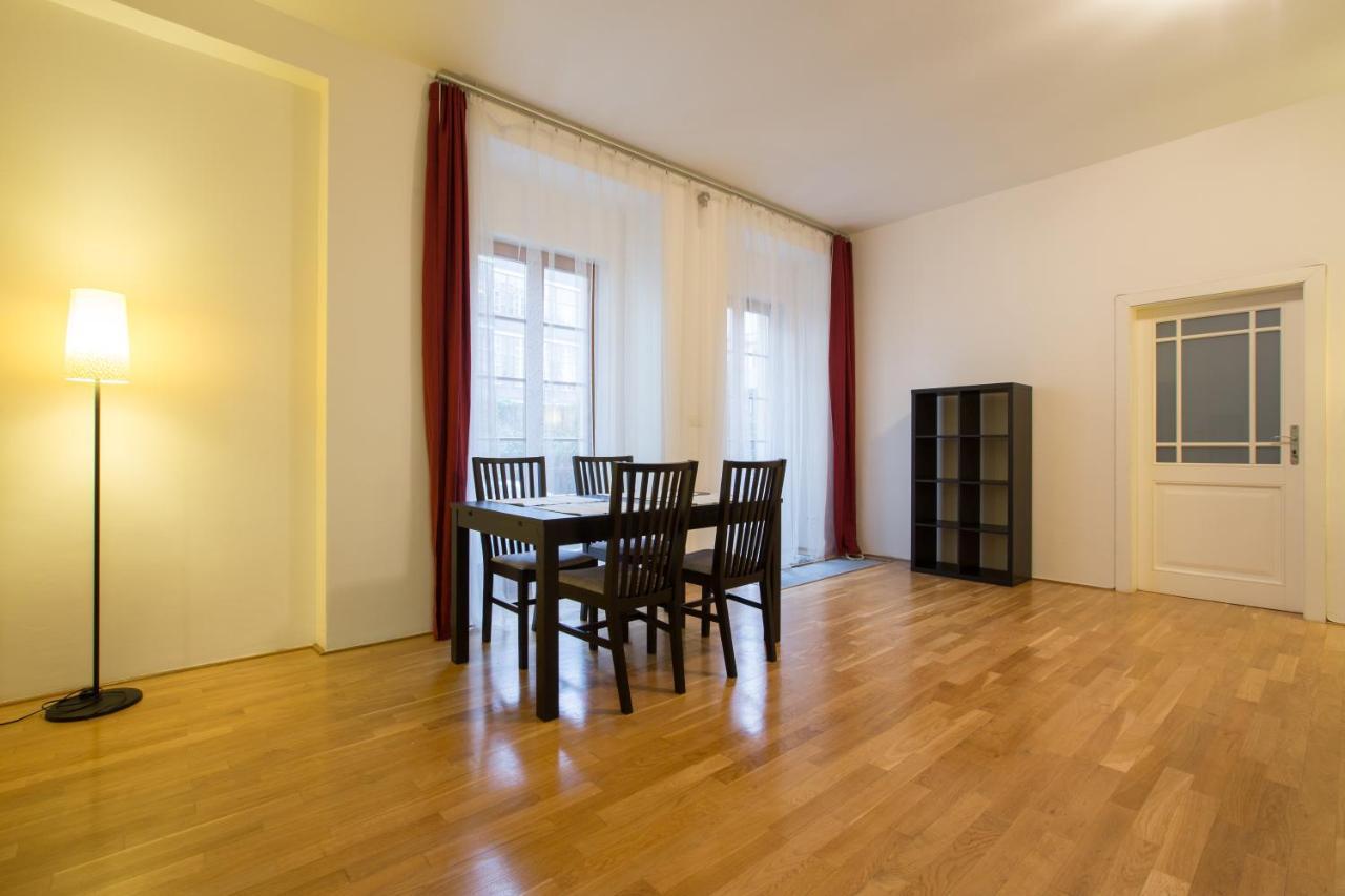 Elegant Apartment With Free Garage In The Center Of Прага Экстерьер фото